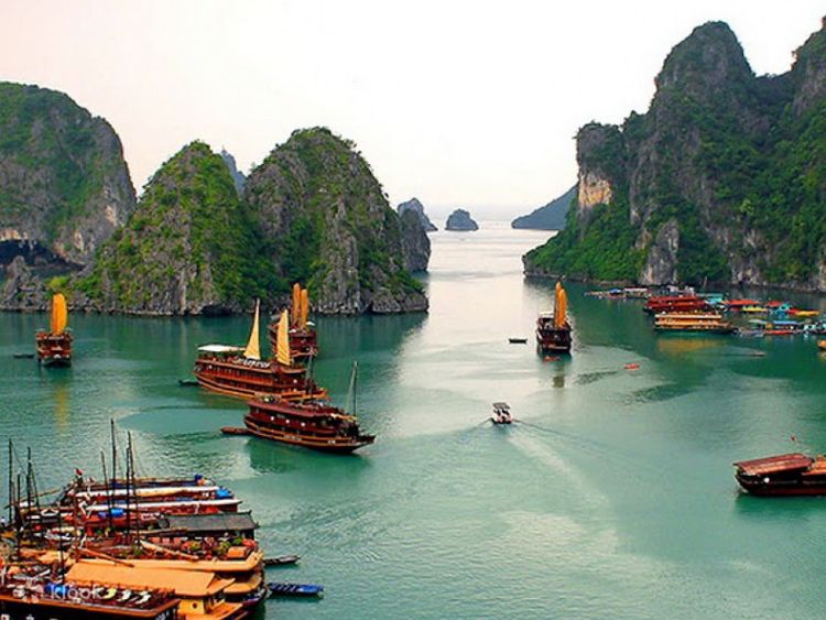 Boat Tour Halong Bay