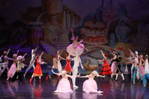 Full ballet company in colourful national costumes