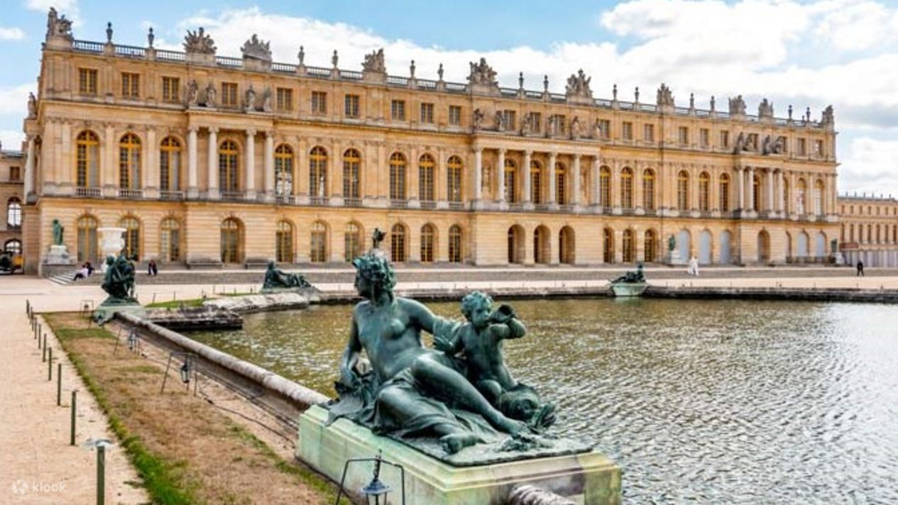 Про версаль. Классицизм архитектура Версальский дворец. Версаль Франция. Версаль Франция 18 век. Версальский дворец в Париже.