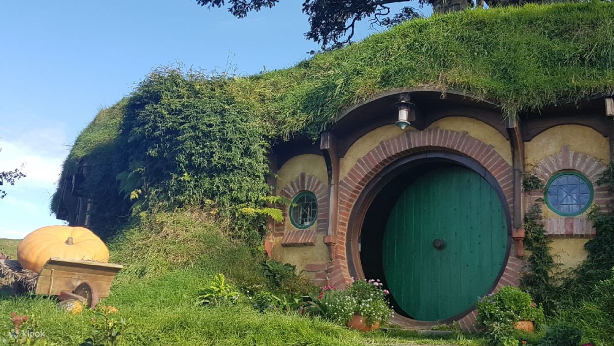 small-group-hobbiton-and-waitomo-caves-premium-tour-from-auckland-klook