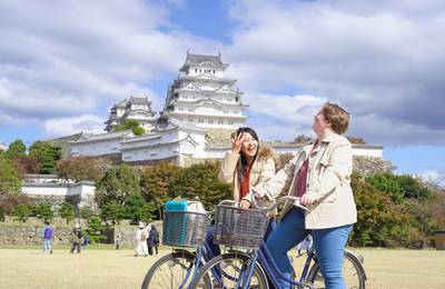 Himeji Castle Easy Bike Tour: Samurai History, Garden & Matcha