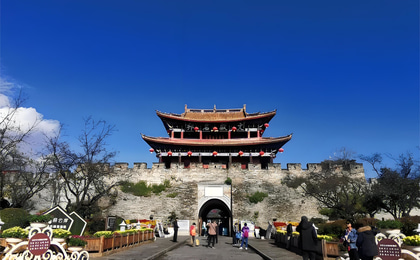 ทัวร์ส่วนตัวหนึ่งวันจากลี่เจียง (Lijiang) ไปยังเมืองโบราณต้าหลี่ (Dali Ancient Town) เมืองโบราณซาซี (Shaxi Ancient Town) และทะเลสาบ Erhai