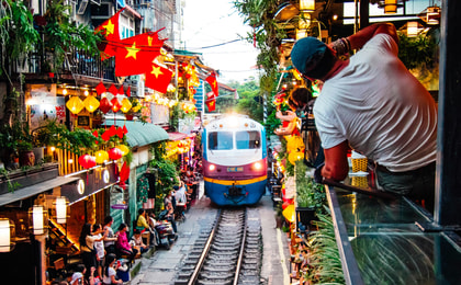 hanoi-train-street_a0hfae.jpg