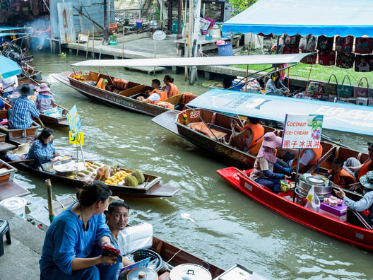 Damnoen Saduak Floating Market