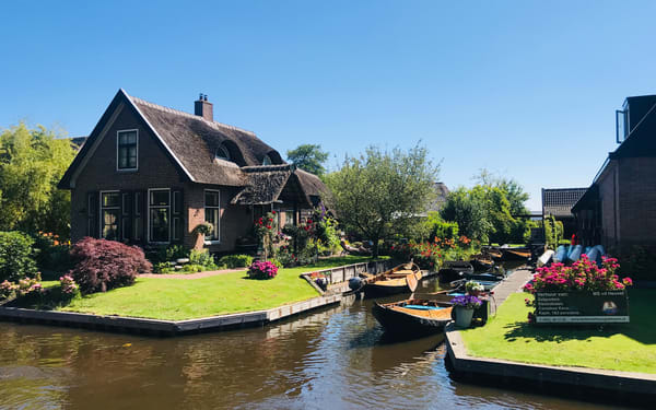 Zaanse Schans and Giethoorn Day Tour with Hotel Pick Up and Boat