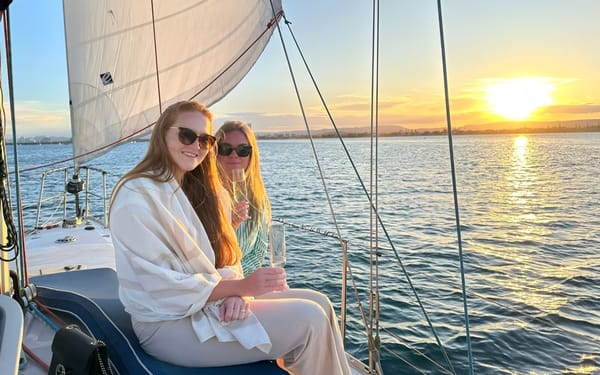 2-Hour Sailing Cruise Small Group with Refreshments in Gold Coast