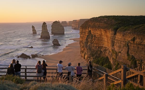 Great Ocean Road Explorer Tour: Sunset at London Bridge & 10 Stops
