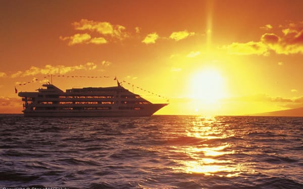 Star of Honolulu Sunset Dinner and Show Cruises in O'ahu