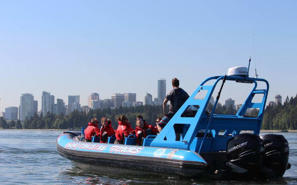 City and Seals Boat Tour in Vancouver
