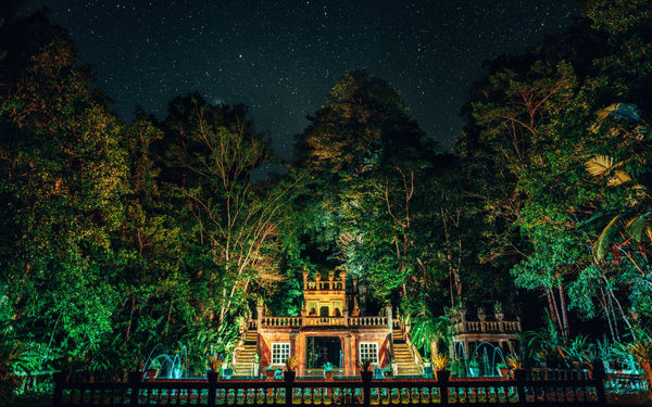Cairns: Paronella Park Night Tour, Small Group