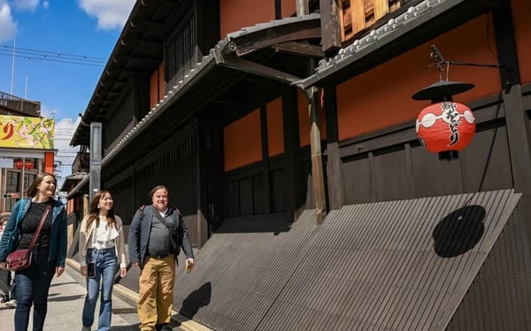 Private Kyoto Gion Highlights & Hidden Gems Tour with Local Guide