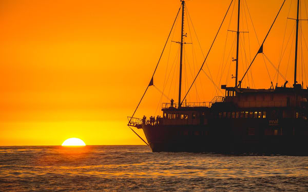 Milford Mariner Overnight Cruise and Kayak in Milford Sound
