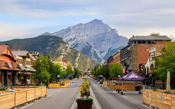 Lakes Louise & Moraine, Johnston Canyon & Banff One Day Tour