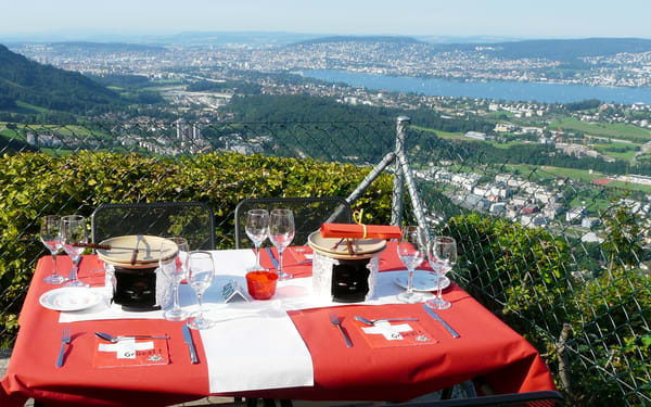 Sunset Tour and Swiss Cheese Fondue Dinner in Zurich