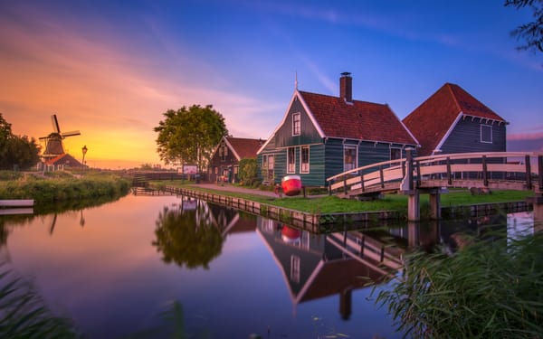 Windmills, Cheese and Wooden Shoes Countryside Tour from Amsterdam