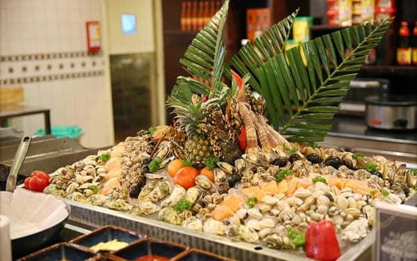 International Buffet at Sheraton Hanoi Hotel (Oven D'or Restaurant)