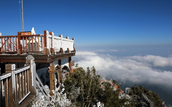 Sapa Cat Cat Village & Fansipan Cable Car 2-Day Trekking Tour
