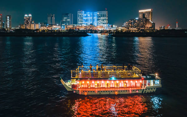Tokyo Yakatabune Dinner Cruise: 400 Years of Edo Tradition & Odaiba Views