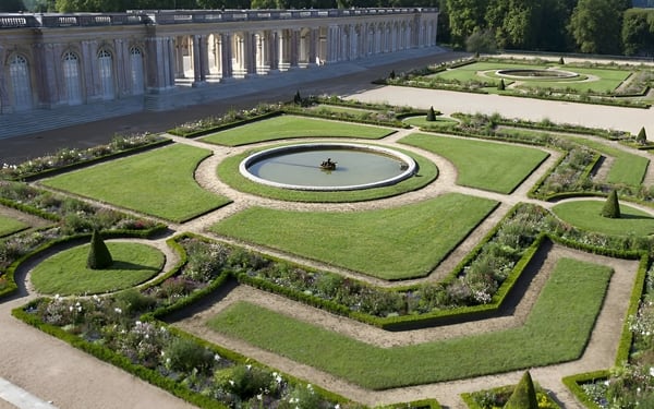 Marie Antoinette's Estate and Trianon Palaces Admission in Paris