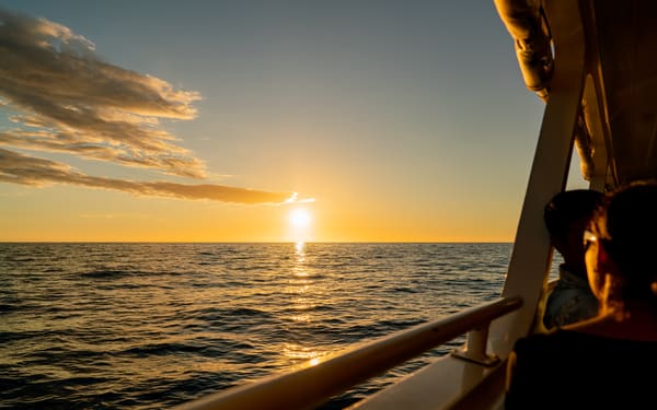 Historical Dinner Cruise to Kealakekua Bay in Hawaii