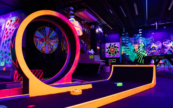 Putt’n’Glow – Glow in the Dark Mini Golf Queenstown