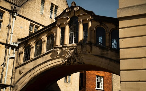 Oxford University Half-Day Walking & Punting Tour