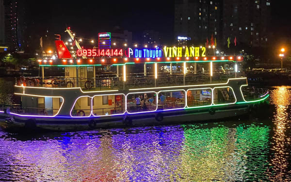 Han River by Night by Vinh Anh Cruise in Da Nang