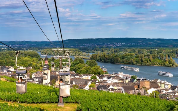 Frankfurt to UNESCO Rhine Valley: Castle River Cruise