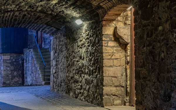 Edinburgh Dark Secrets of the Old Town Ghost Walking Tour