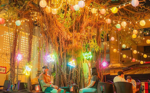 Okinawa: Sky BAR TOPTREE Nightclub Admission Ticket (For Foreign)