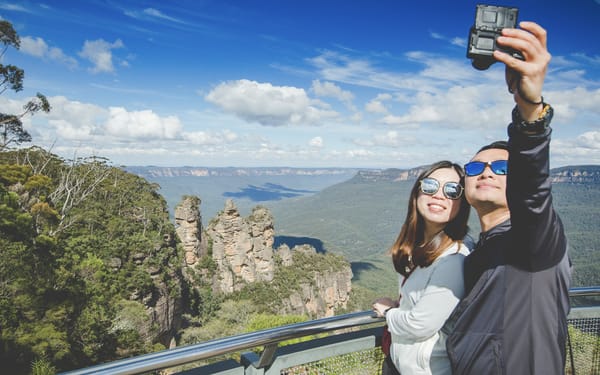 Small Group Blue Mountains Wildlife & Bushwalk Tour from Sydney
