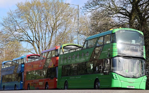Edinburgh Hop-On Hop-Off Bus Pass with 3 Royal Attractions