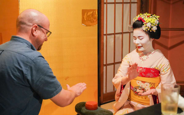 Kyoto: Geisha & Maiko Dinner Tour: An Intimate Cultural Experience