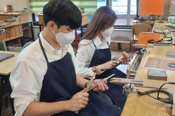 The place where Stray Kids made their own silver rings.