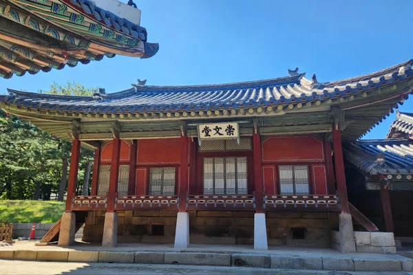 Seoul Changgyeonggung Palace Half-Day Historical Tour