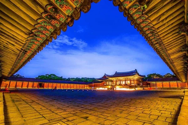 Seoul Night Palace, Market & Hidden View Tour
