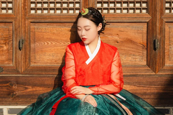 Hanbok Rental with Hairstyling & Accessories at Hanbokgirls