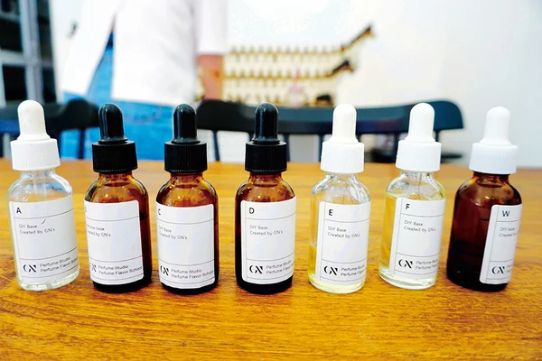 Seoul Self Perfume Making Activity in Seoul by GN Perfume Studio