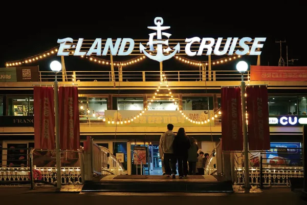 Seoul Night Tour:Han River Cruise & Gwangjang Market & Hidden Street