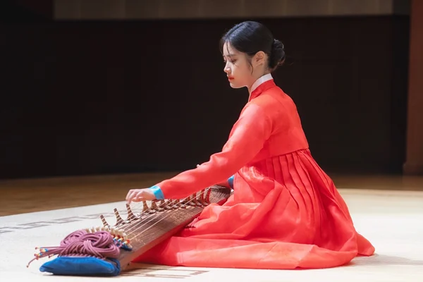 Korean Traditional Musical Instrument Gayageum Class in Itaewon