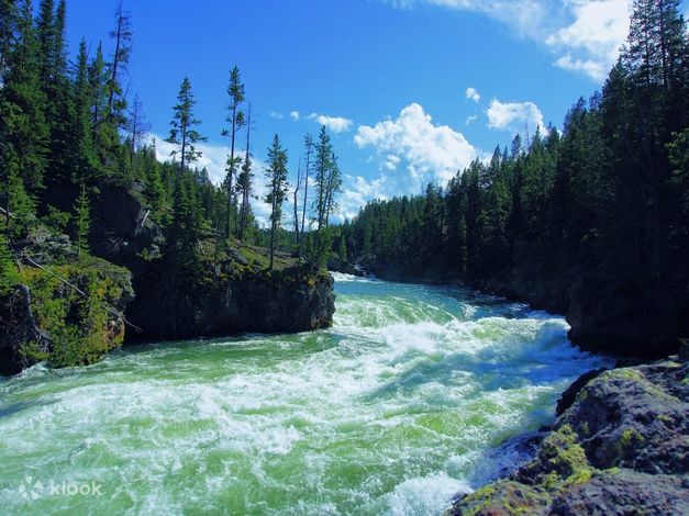 How Far Is Salt Lake City From Yellowstone National Park: Complete Guide & Key Details