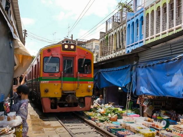 Damnoen Saduak Floating Market Tour from Bangkok