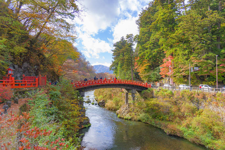 从东京出发，前往日光、华严瀑布和中禅寺湖