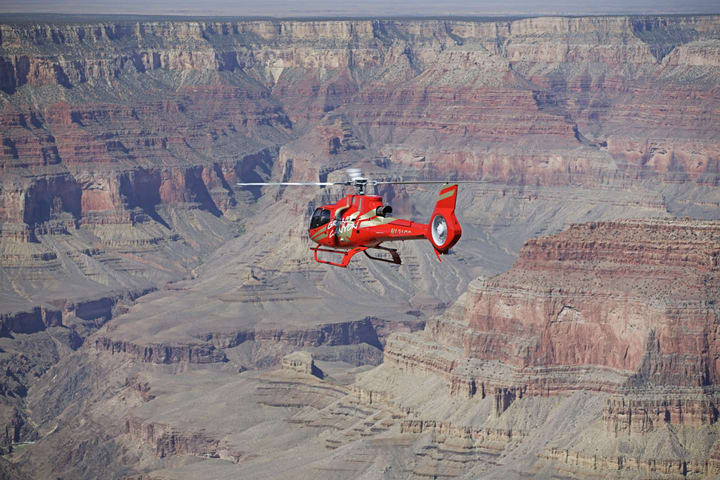 Grand Kingdom Helicopter Flight dengan Pilihan Hummer Tour