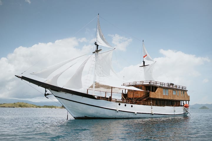[Luxury Phinisi] 3D2N Sailing Liveaboard from Labuan Bajo
