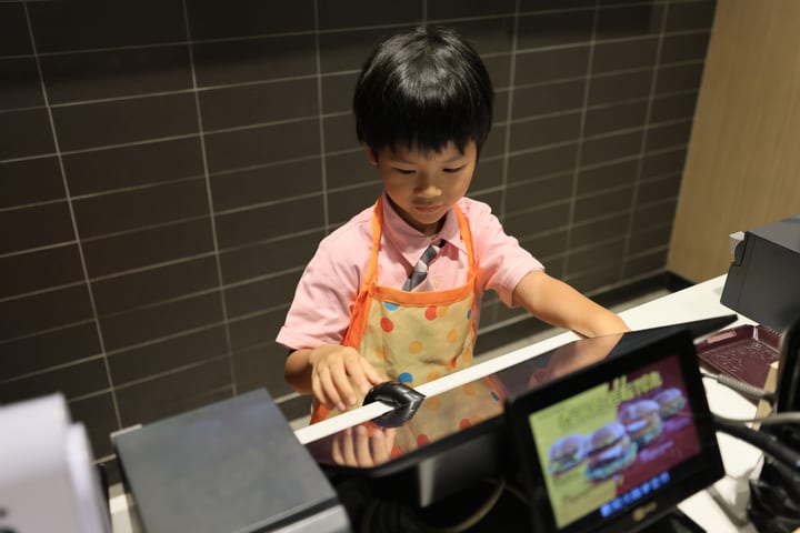 麦当劳小小体验活动 | 深圳福田·制服扮演亲子半日游