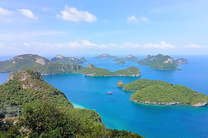 Angthong Marine National Park dengan Speedboat atau Kapal Besar