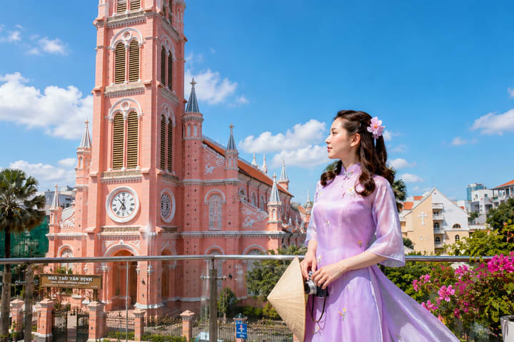 Ao Dai Experience with Iconic Instagram Tour in Saigon