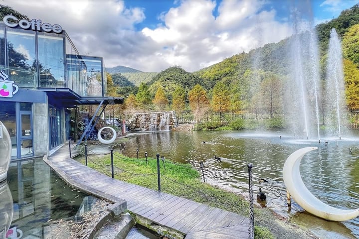Yilan Pineapple House Water Manor Tickets