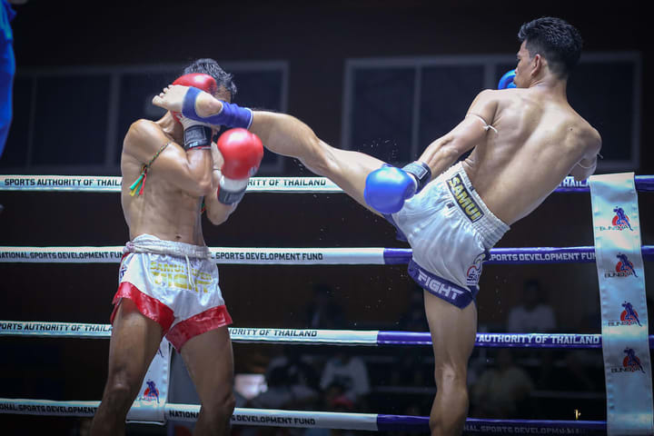 Fight Night di Chinnarach Muay Thai Stadium Kho Phangan